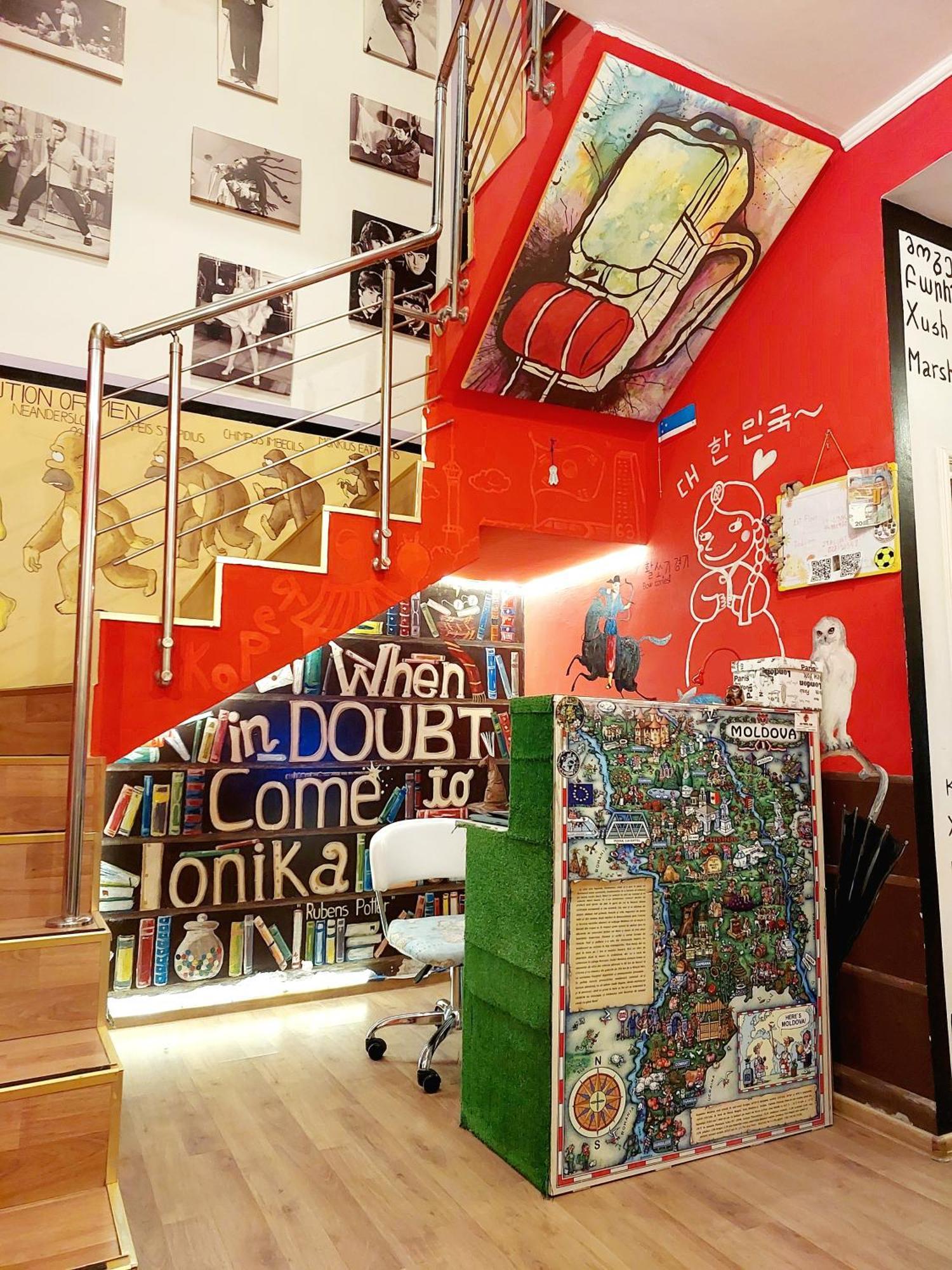 צ'יסינאו Hostel Amazing Ionika Centercity מראה חיצוני תמונה